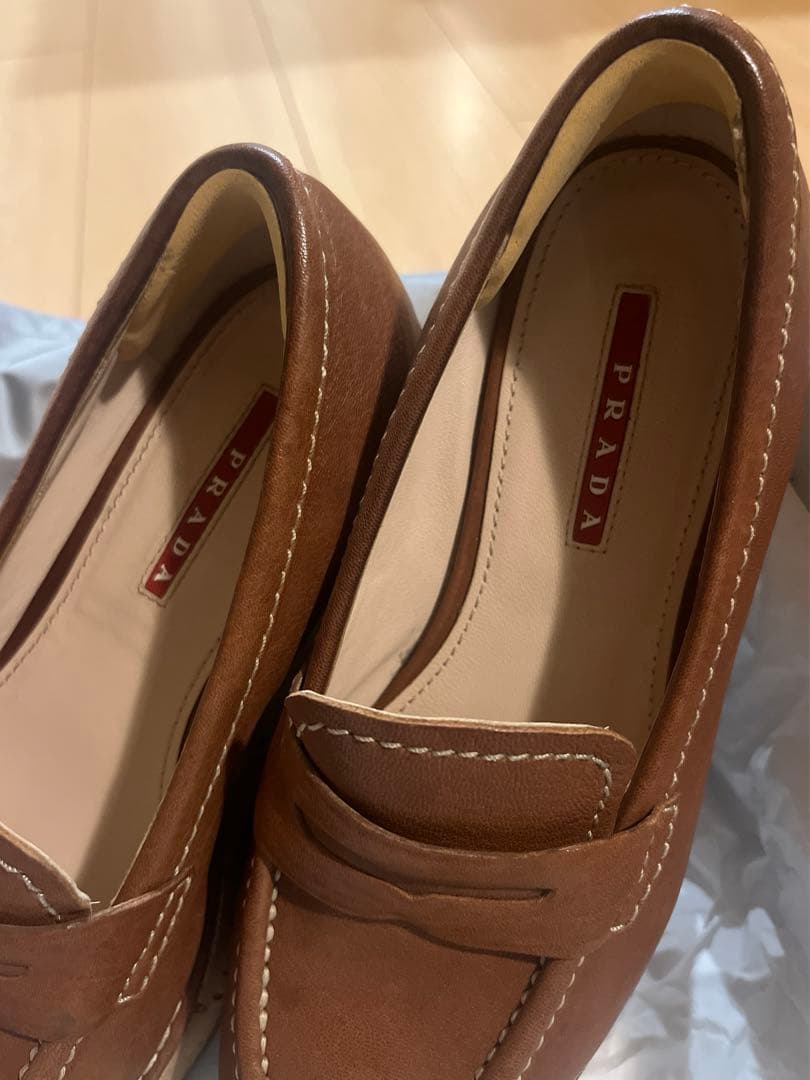 PRADA 厚底ローファー