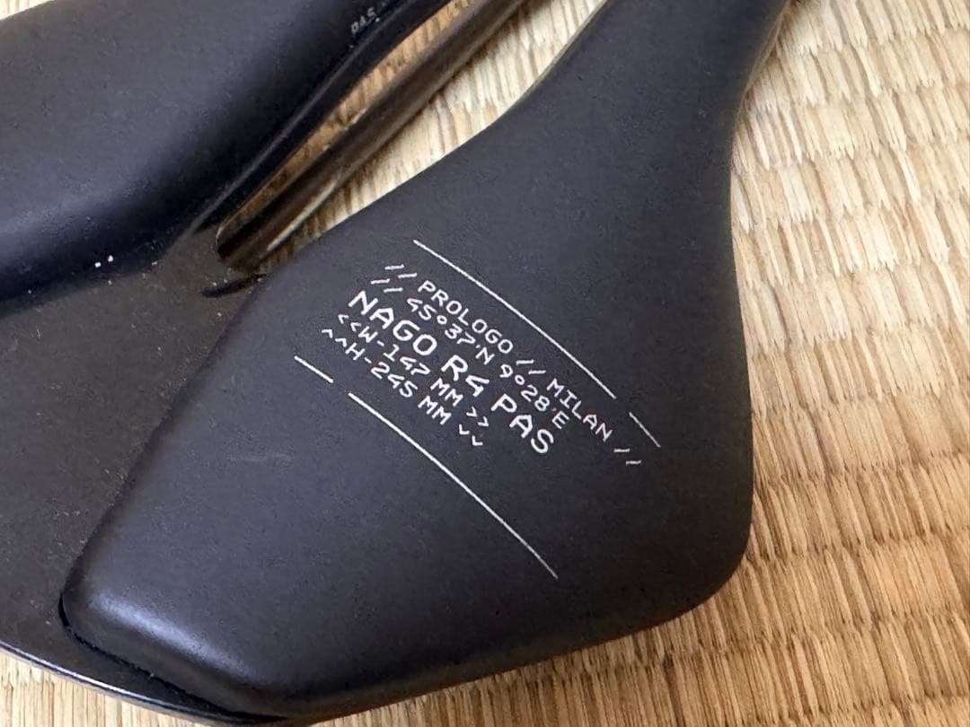 PROLOGO NAGO R4 PAS サドル 147mm x 245mm