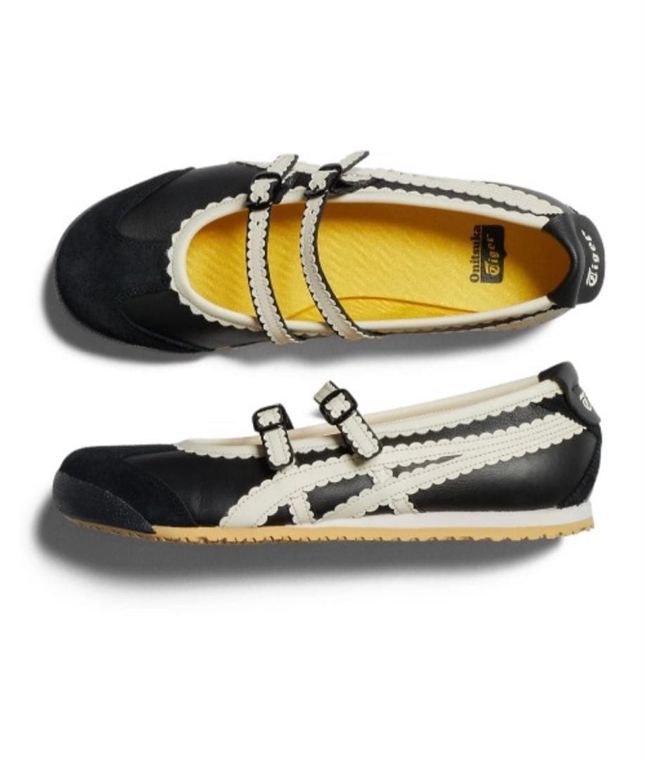 ブラック　ストラップ付き バレエシューズ