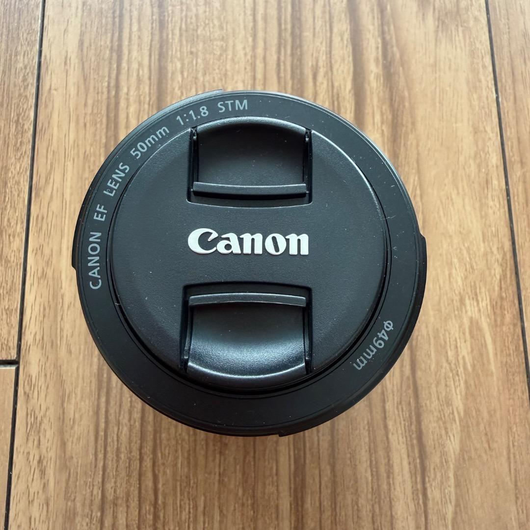Canon EF 50mm f/1.8 STM レンズフード（ES-68）付き