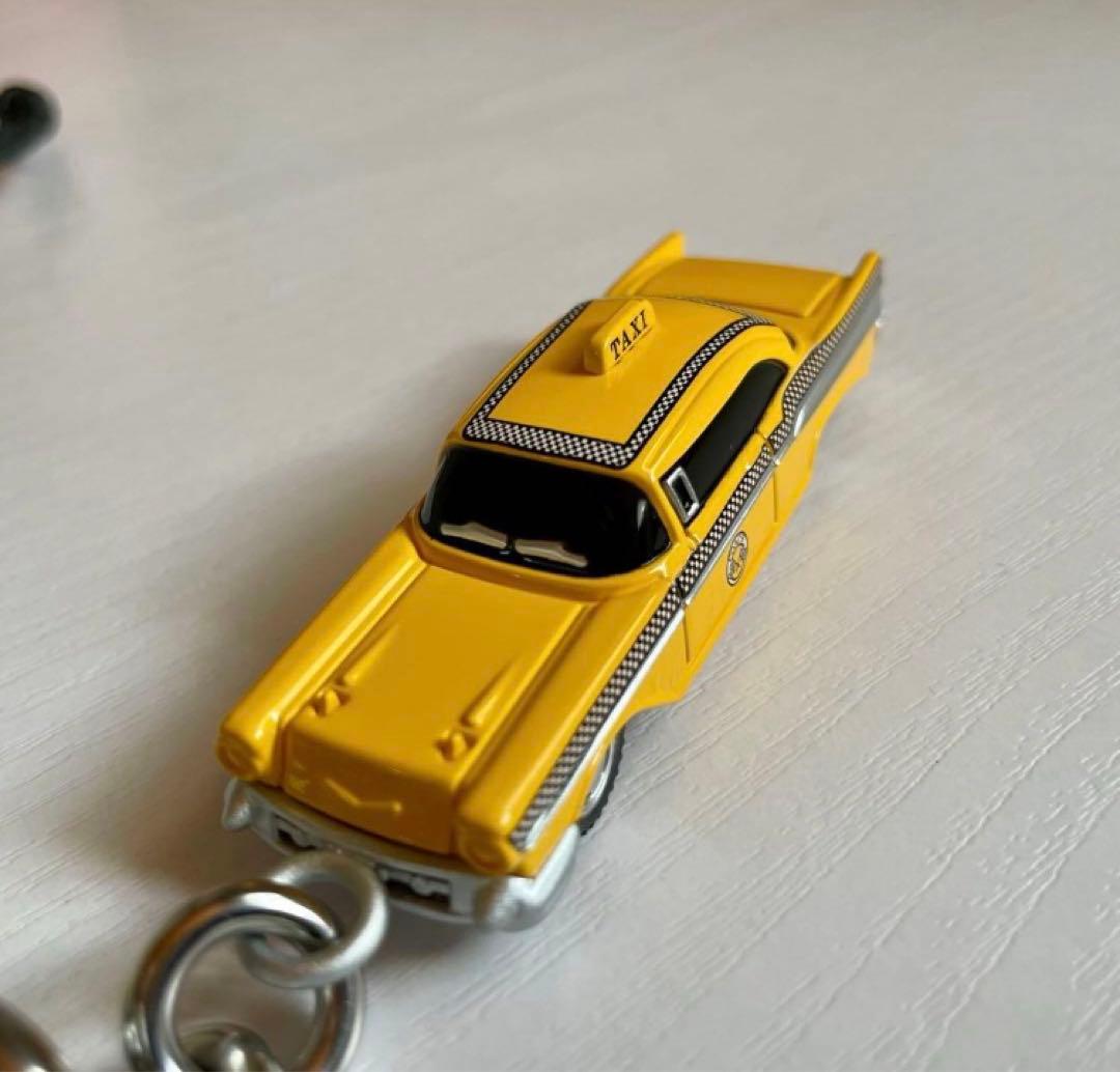 希少 COACH スモールタクシー キーホルダー バッグチャーム　オンライン完売