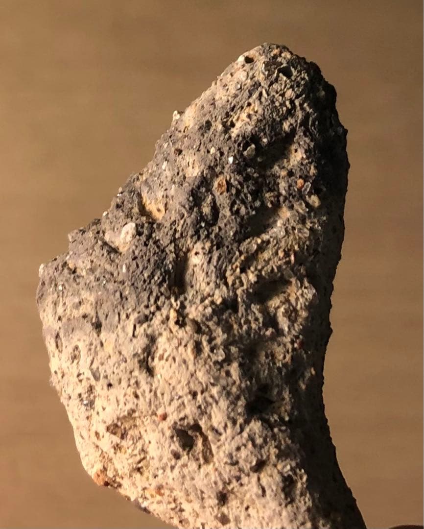 「三角形土版の破片」です。