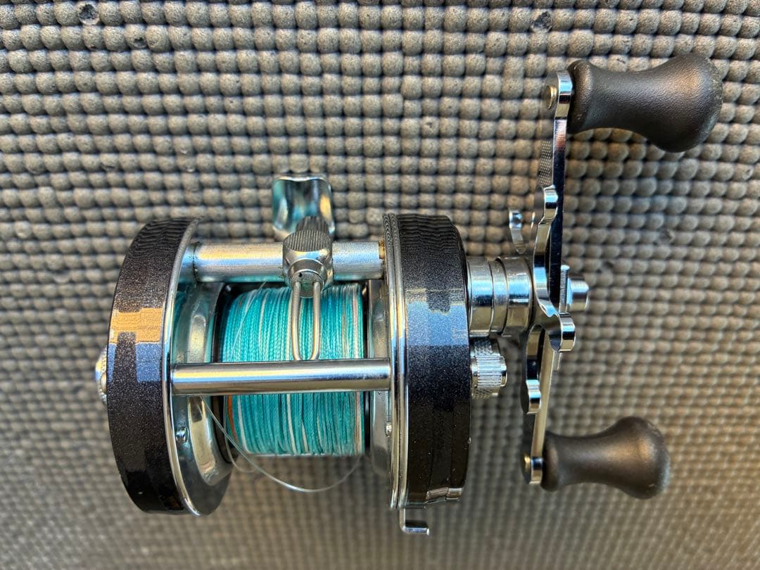 Abu Garcia 5500C PEARL BLACK ベイトリール