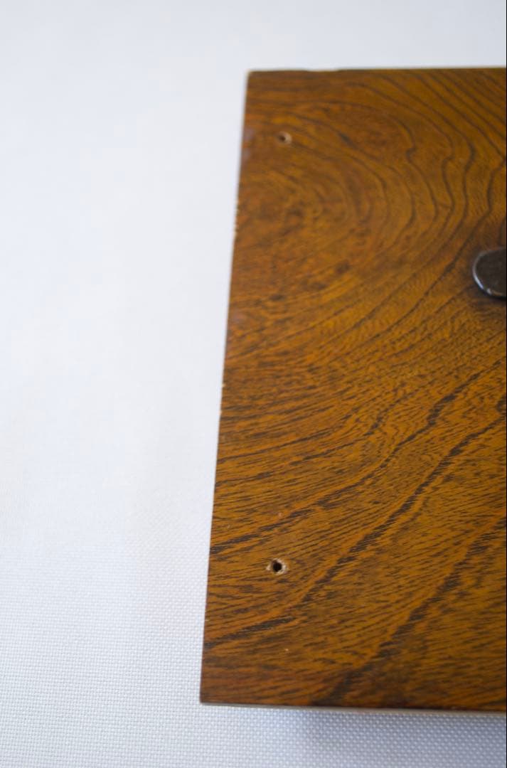 引き出されるのは、物だけではなく。 欅箪笥引き出し前板二枚のみ。リメイク素材。