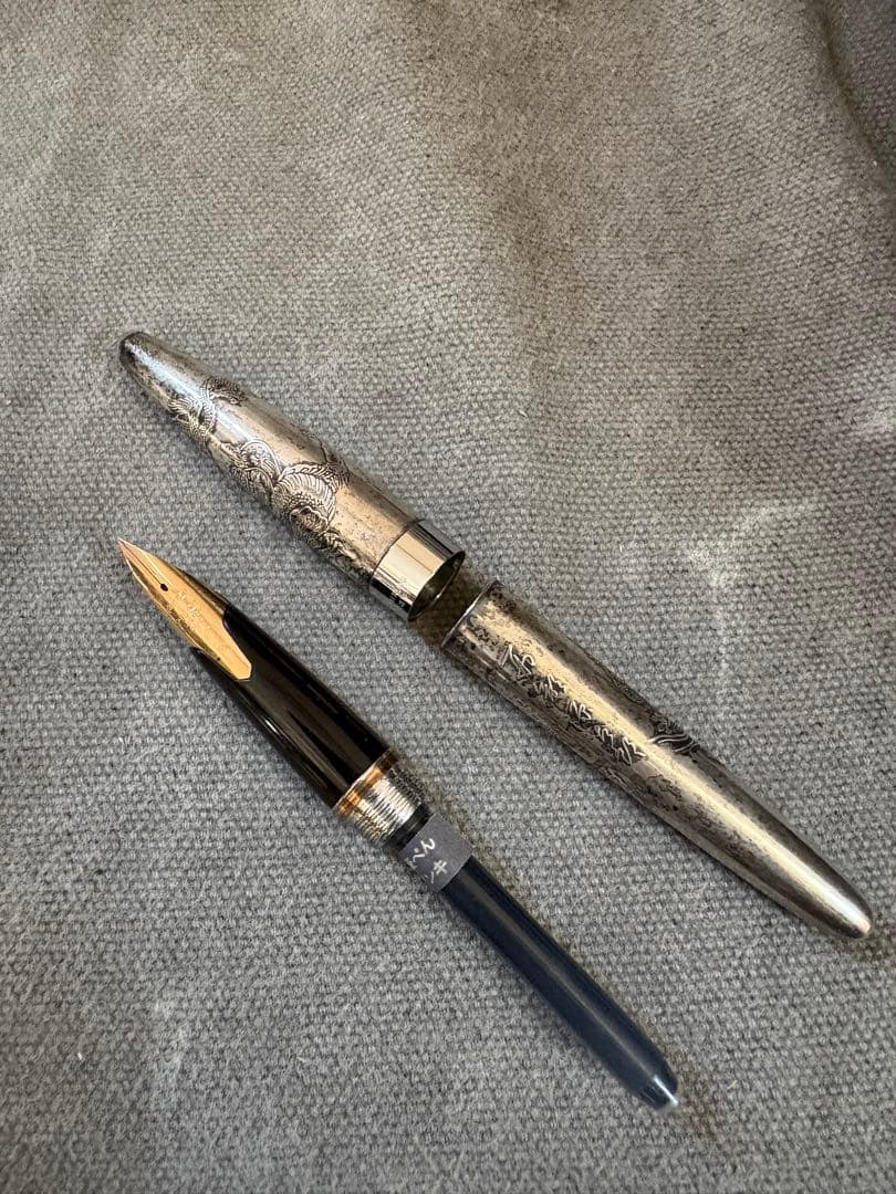 PILOT 18金　万年筆　Silver Dragonパイロット 龍 昇龍