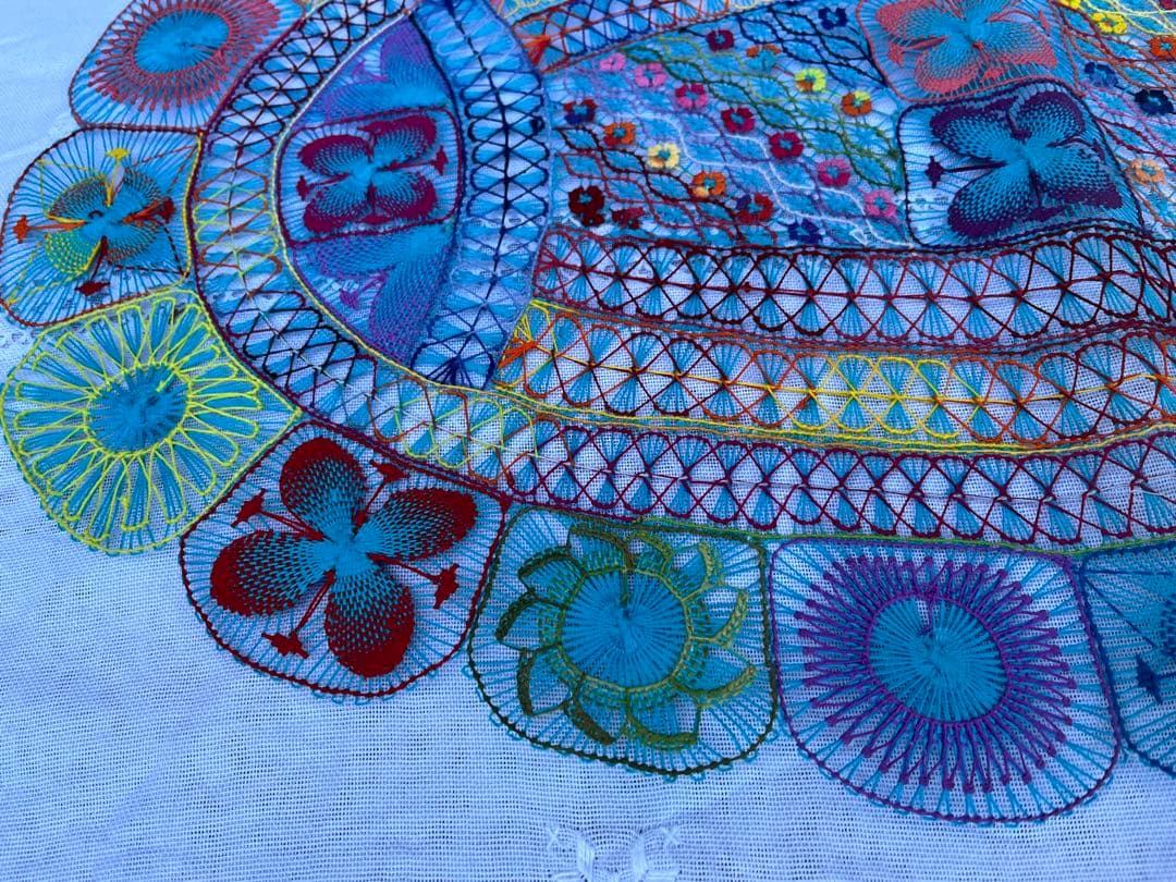 楕円形パラグアイ伝説織　ニャンドゥティレース　テーブルセンター　オバールドイリー