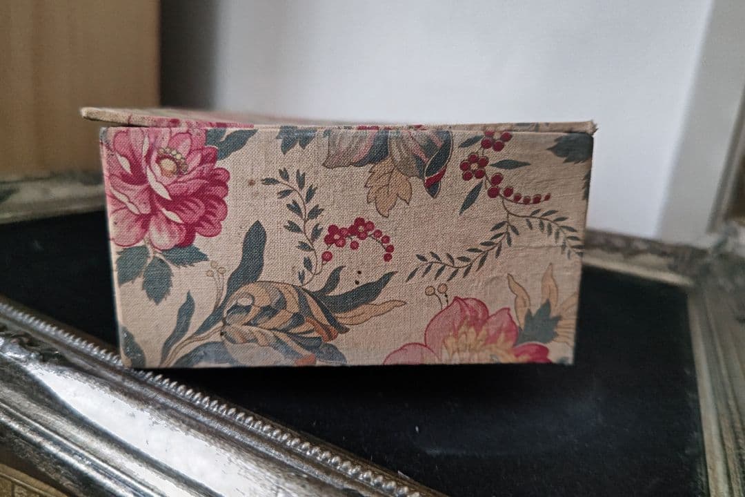 フランスアンティーク　カルトナージュボックス　大柄花柄