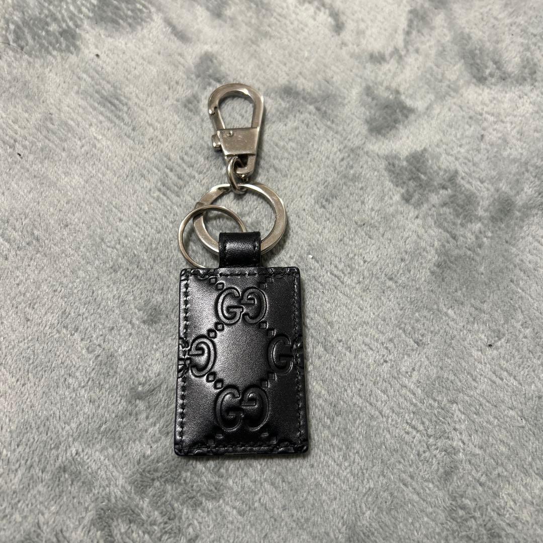GUCCI ブラック レザー カラビナ