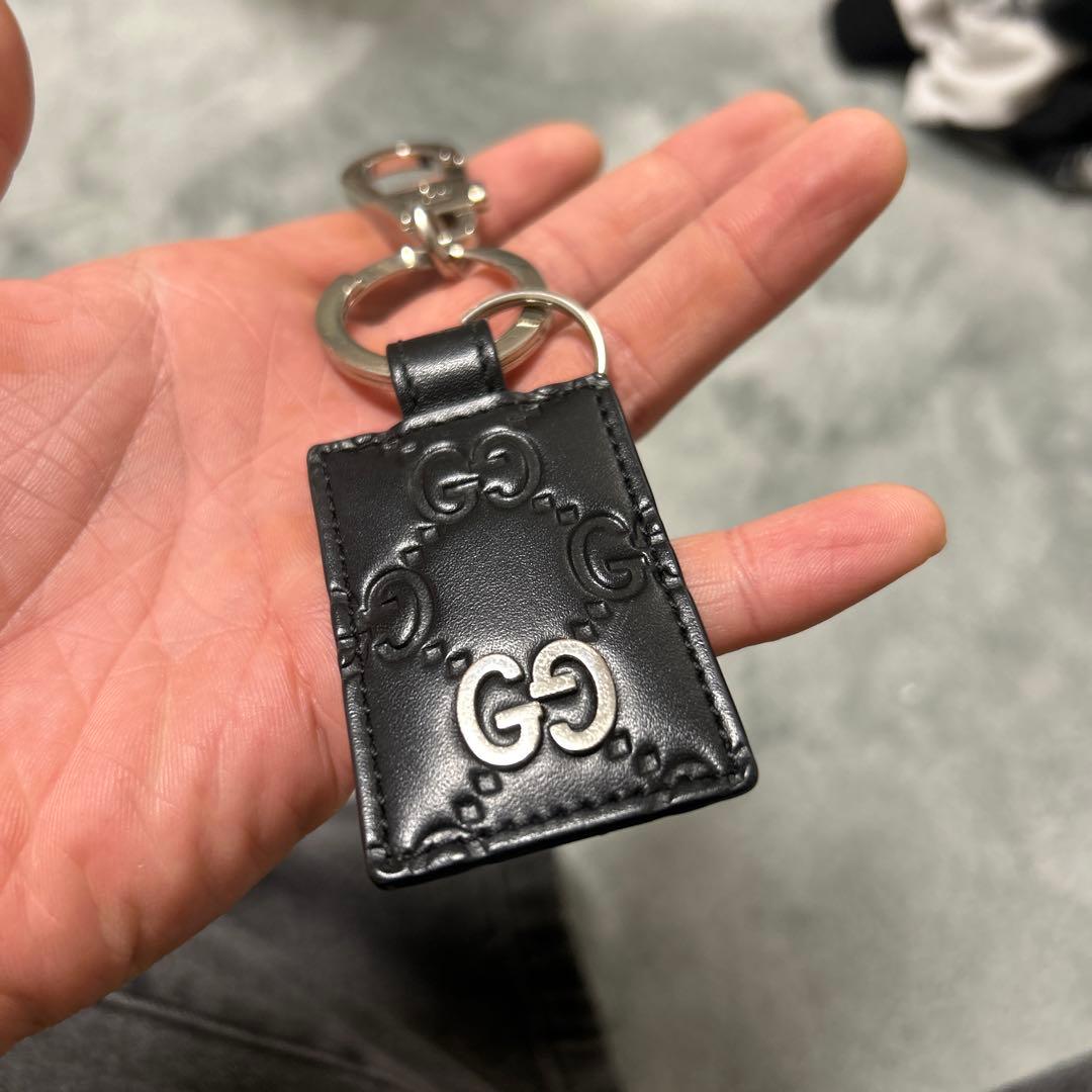 GUCCI ブラック レザー カラビナ