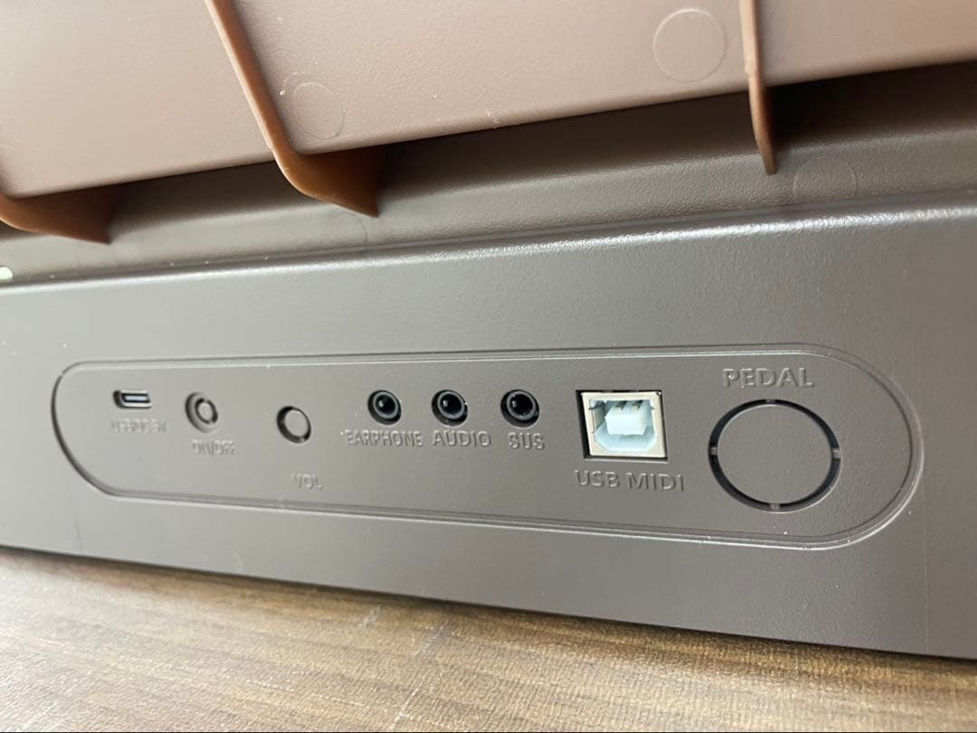 電子ピアノ　88鍵盤　充電タイプ　スリム軽量 マホガニー