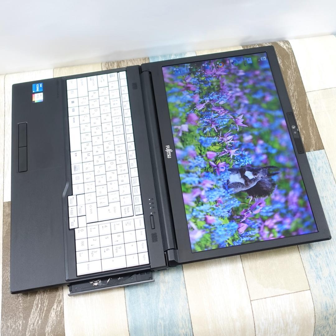 МＳオフィス付きで美品のほぼ現行モデル✨１２世代ｉ５に超高速ＳＳＤ＆大容量メモリ