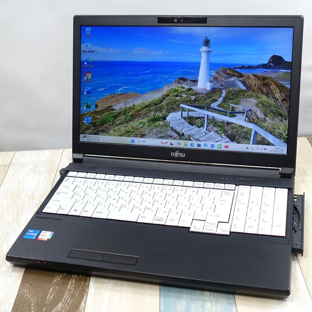 МＳオフィス付きで美品のほぼ現行モデル✨１２世代ｉ５に超高速ＳＳＤ＆大容量メモリ