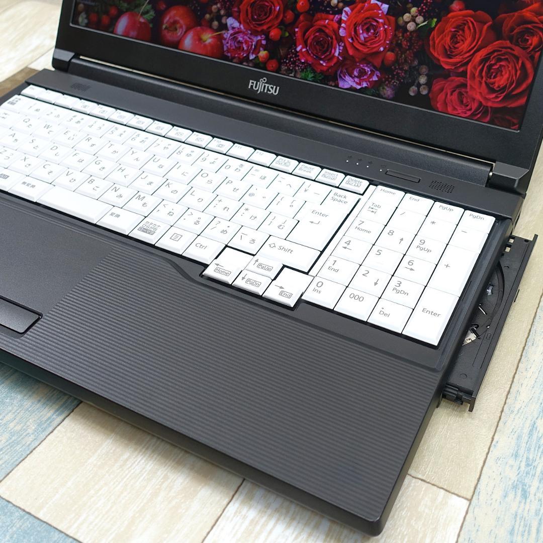 МＳオフィス付きで美品のほぼ現行モデル✨１２世代ｉ５に超高速ＳＳＤ＆大容量メモリ