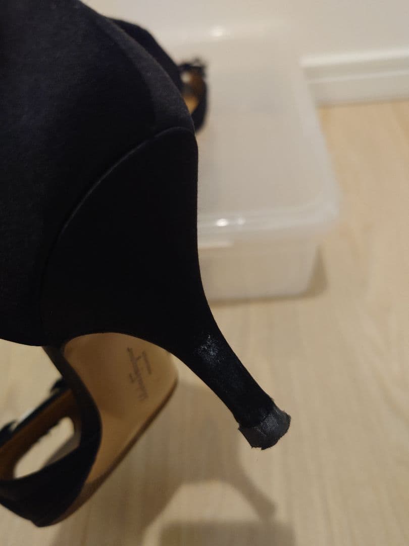 ツ*き様 《Ferragamo フェラガモ》希少デザイン　ビジューリボンパンプス