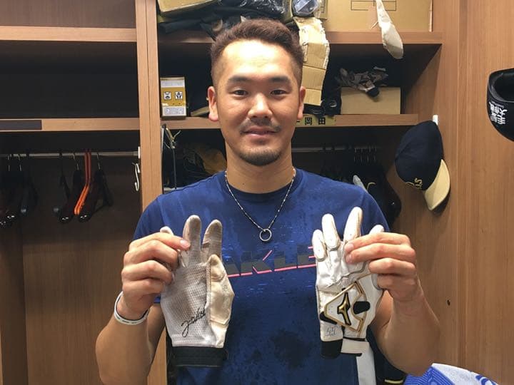 プロ野球選手 Tー岡田選手 バッティング手袋