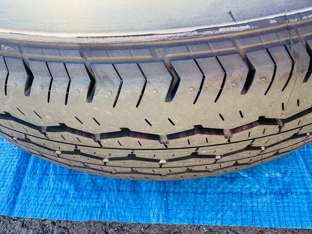 25年12月納車ハイエース200系8型　純正タイヤホイールセット