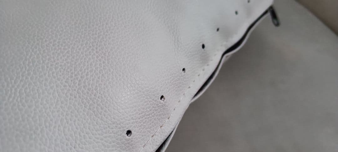 アイボリー色 3人掛けソファ