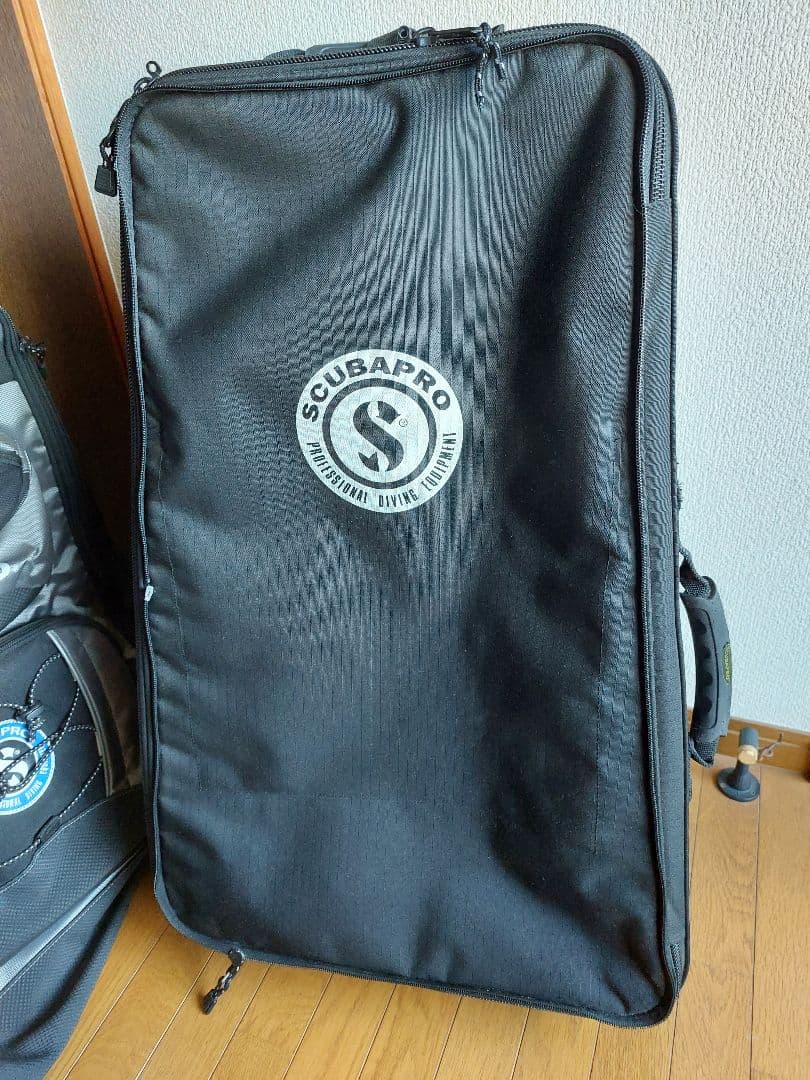 スキューバプロの訳ありキャリーバッグとTUSAのメッシュバッグセット