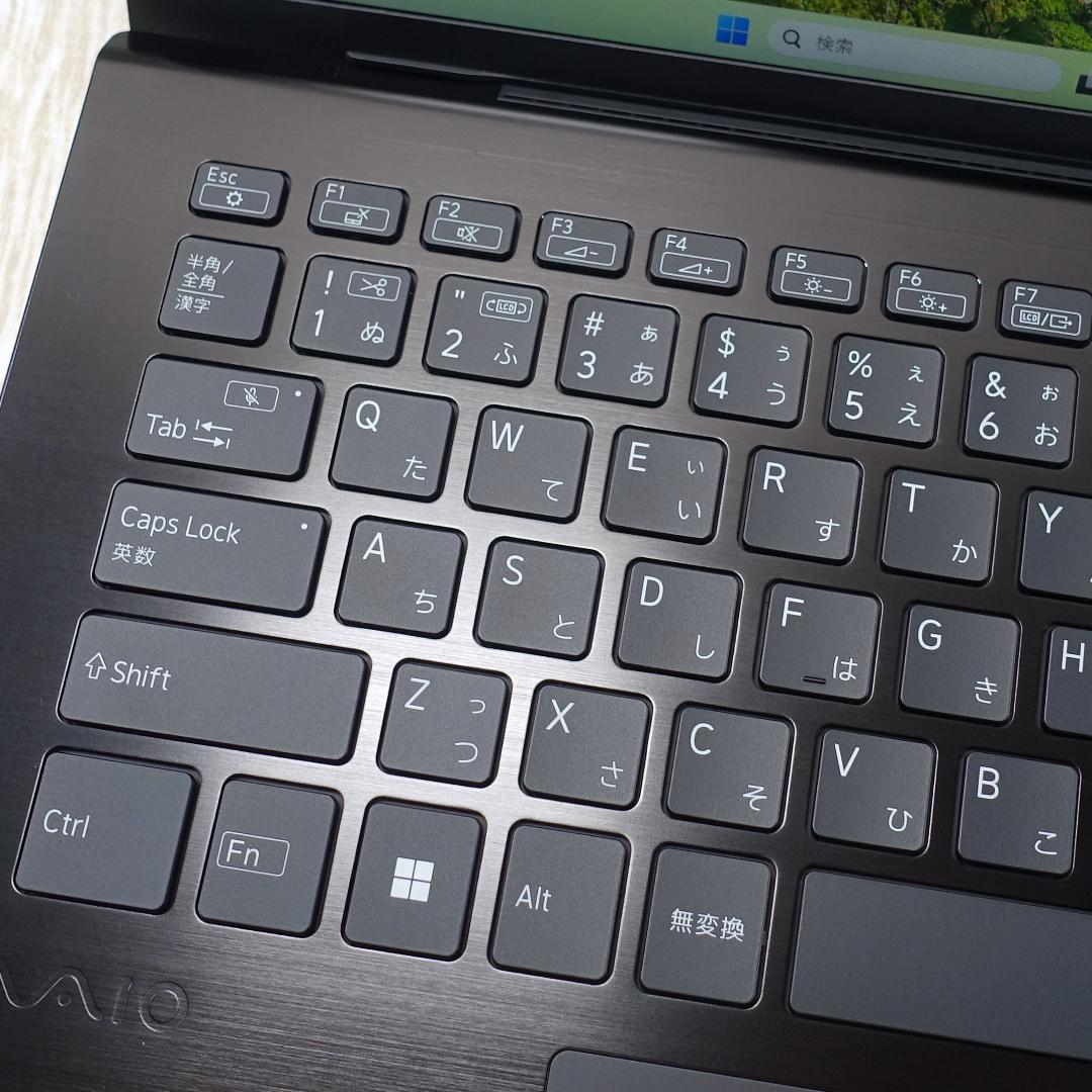 使用時間僅少で極美品の薄型軽量ＰＣ✨１１世代ｉ５に超高速新品ＳＳＤ１ＴＢ✨ＬＴＥ