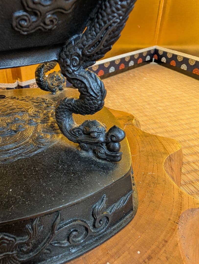 金属工芸　鋳銅　大型香炉　雲龍紋　高岡銅器　米田秀保