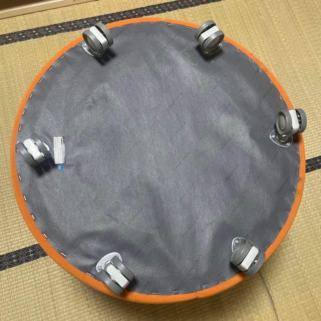 オカムラ　　ラウンジチェア　テーブル付き