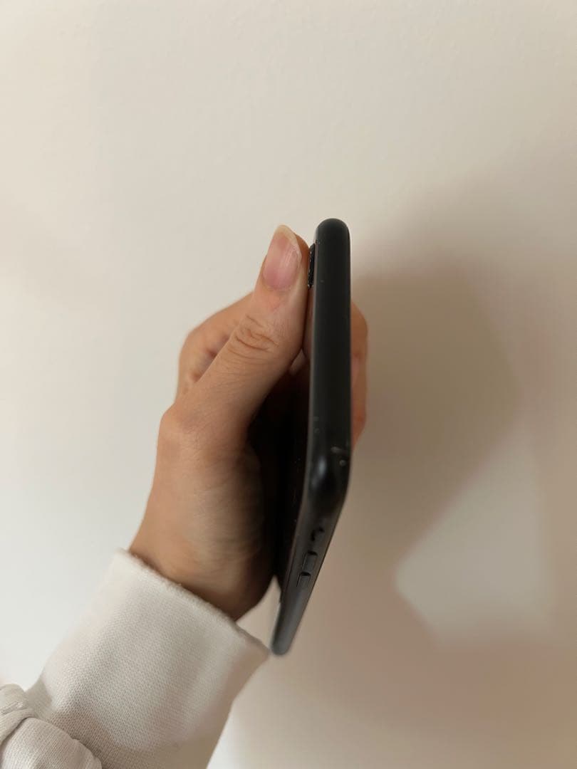 Apple iPhone se第二世代ブラック 本体64GB