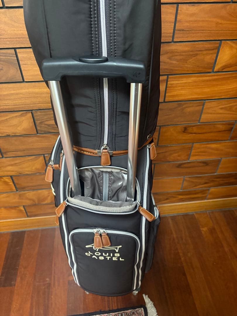 「LOUIS CASTEL」は韓国のNo1ゴルフウェアブランドです