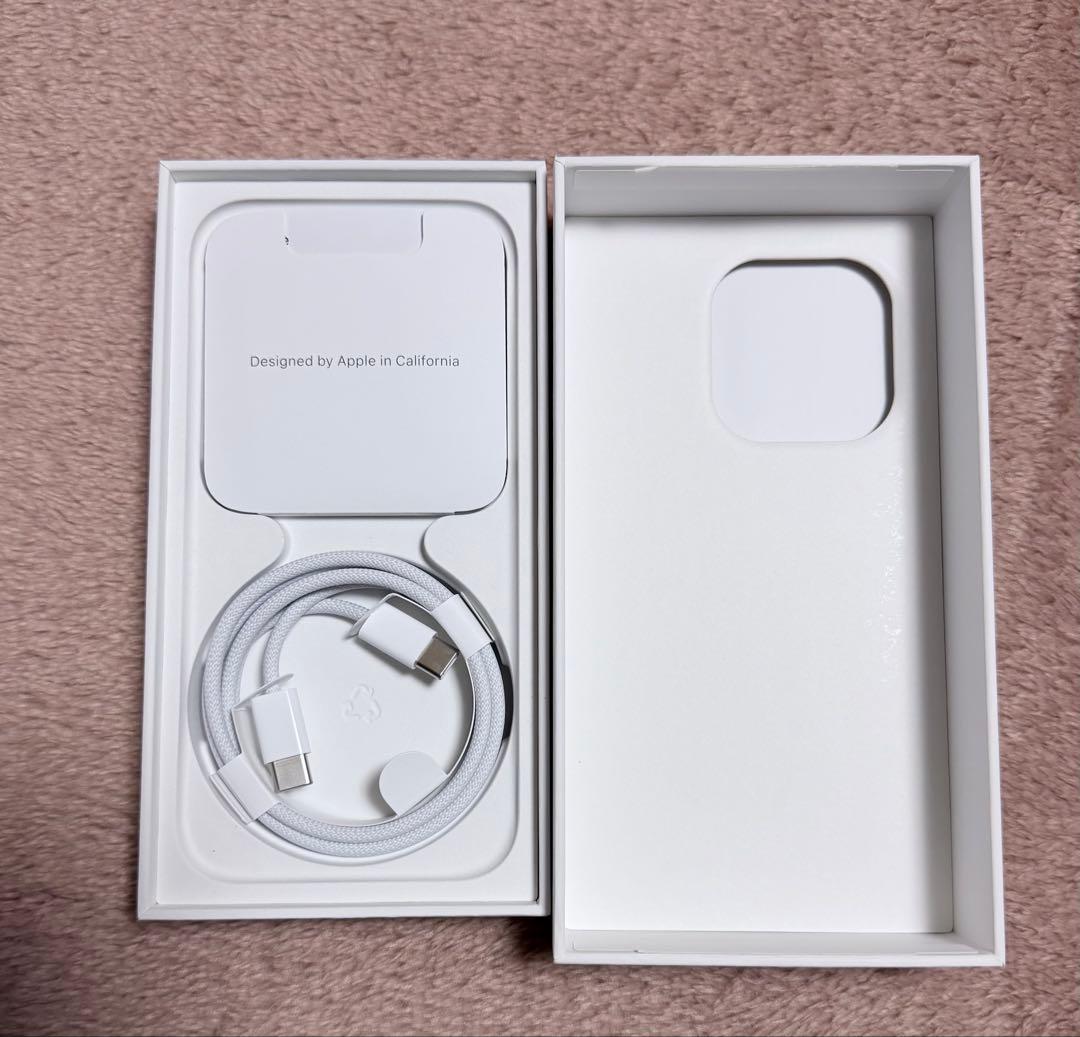 Apple iPhone 15 Pro 256GB 本体 外箱有