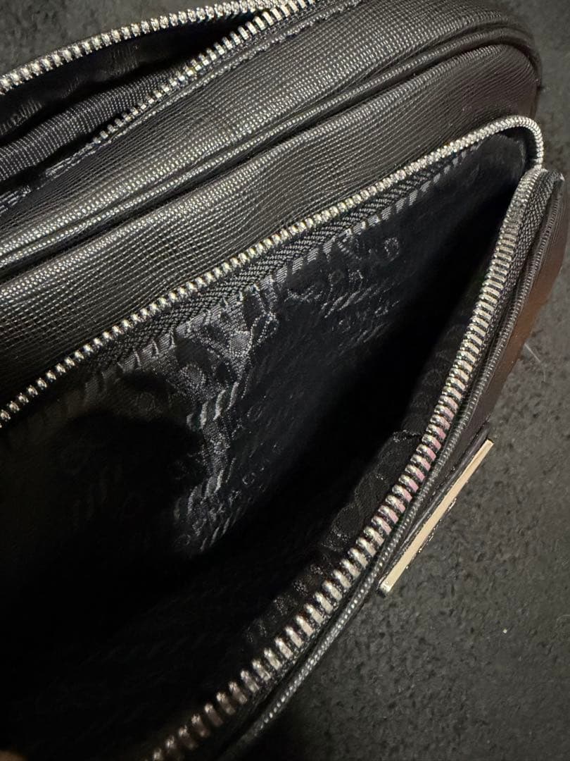 ス*ー様 プラダ　サフィアーノレザー　ショルダーバッグ