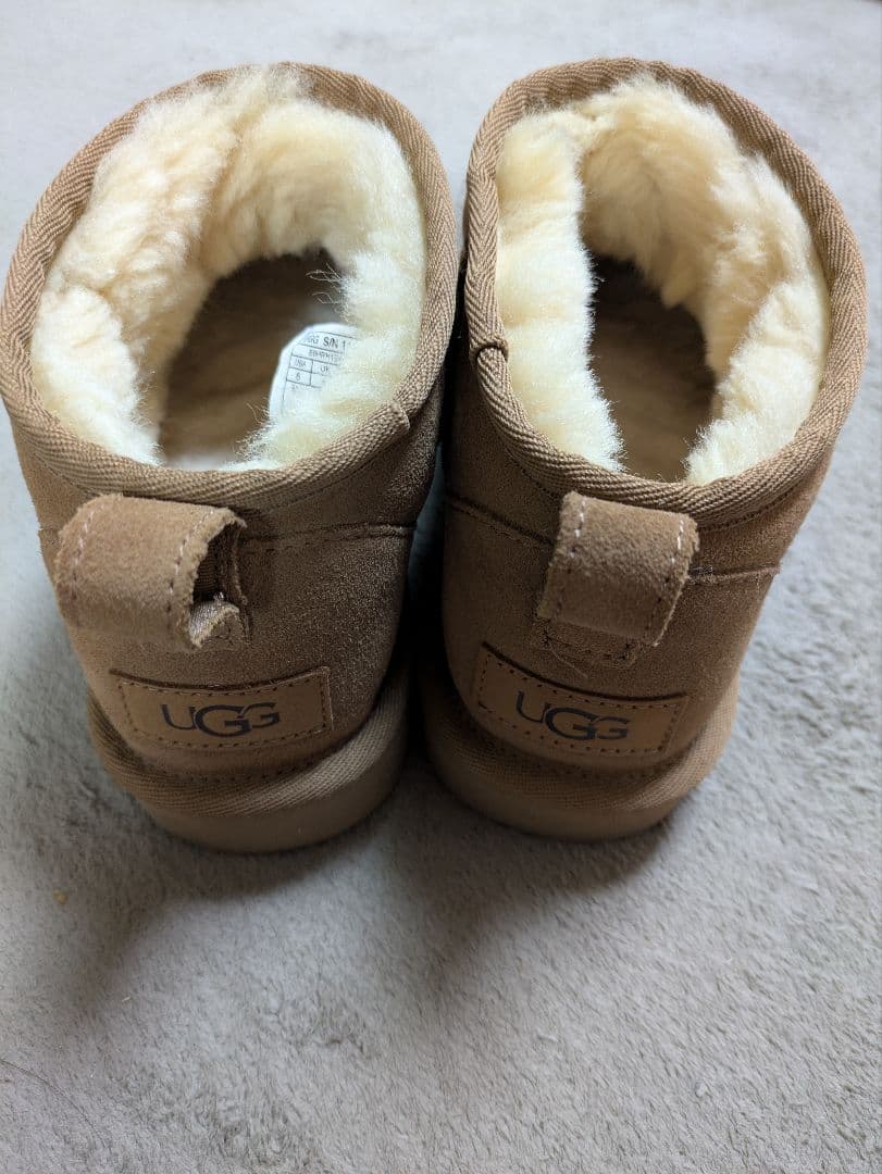 UGG　ウルトラミニ　チェスナットUSBポート36