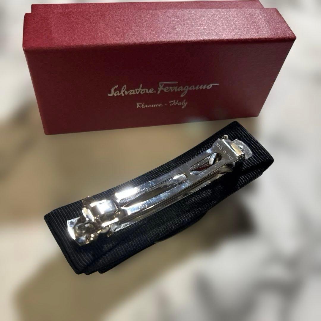 Salvatore Ferragamo フェラガモ　ビジューつき バレッタ