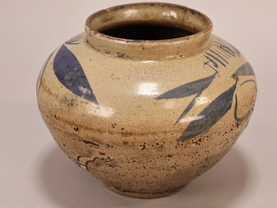 BK403　朝鮮美術　李朝　染付　壷　 高さ約13㎝　白磁　古美術 古道具 時代