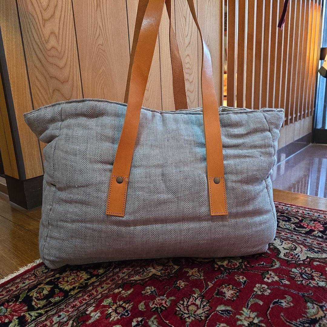 LA 発Louis dogのキャリーバッグ