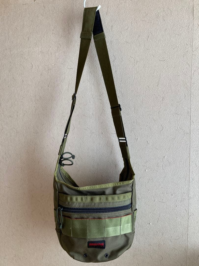 BRIEFING ショルダーバック　オリーブ