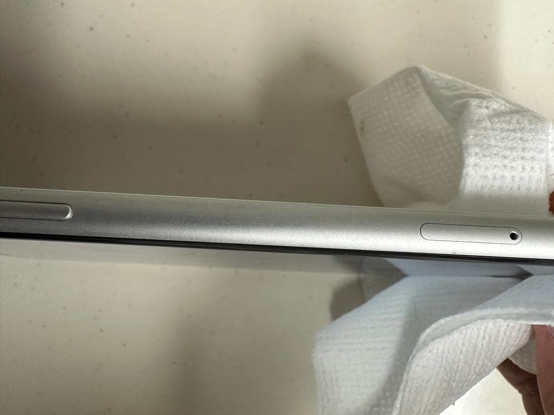 美品　iPhone XR ホワイト 128GB バッテリー81% SIMフリ -