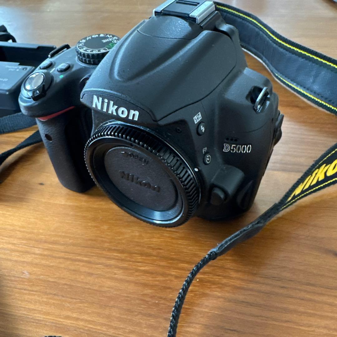 Nikon D5000 デジタル一眼レフカメラ