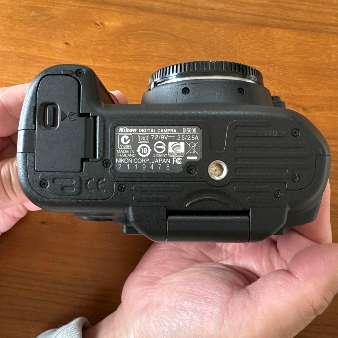 Nikon D5000 デジタル一眼レフカメラ