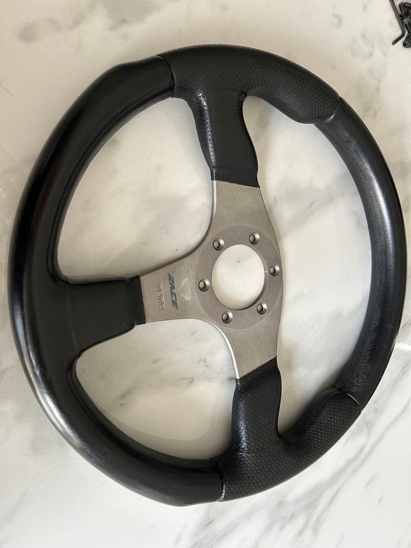 MOMO RACE（クイックリリースボス、ホーンボタン付き）　D35