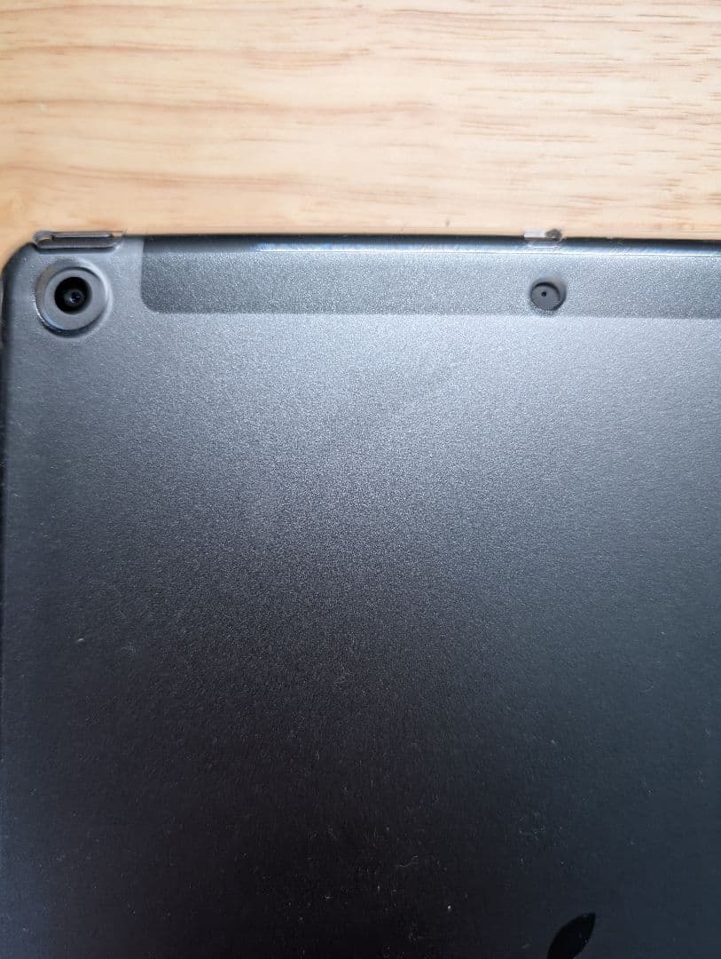 iPad 第8世代　セルラー　 画面にひびあり カバー付き