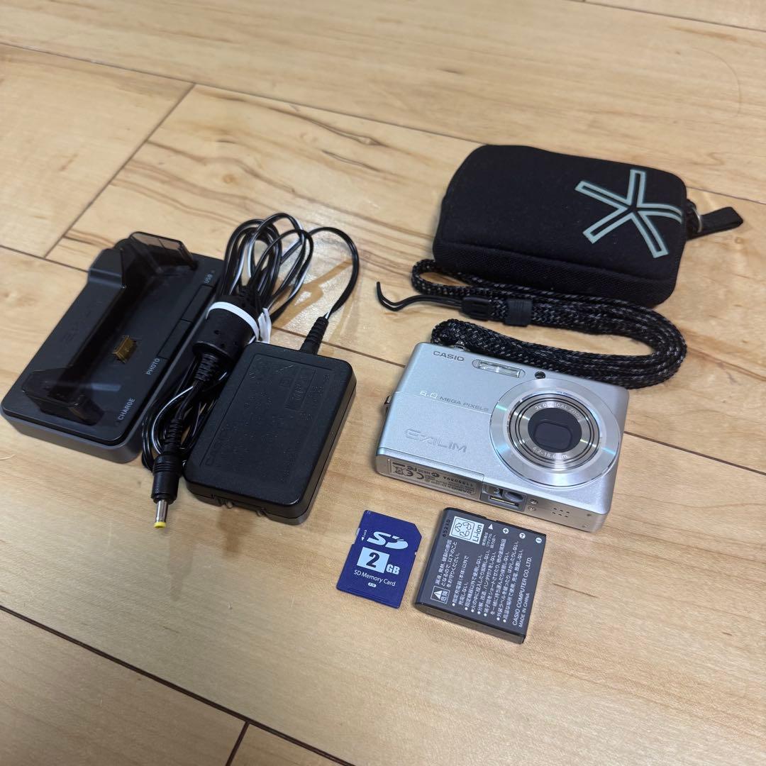 【美品】CASIO デジタルカメラ EXILIM EX-Z600 シルバー