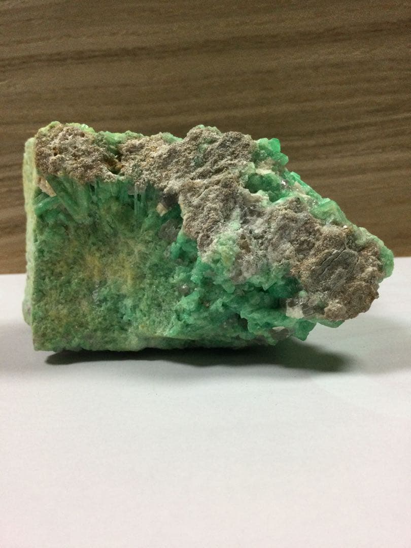 エメラルド　母石付き原石密集結晶エメラルドコロンビア産　良質