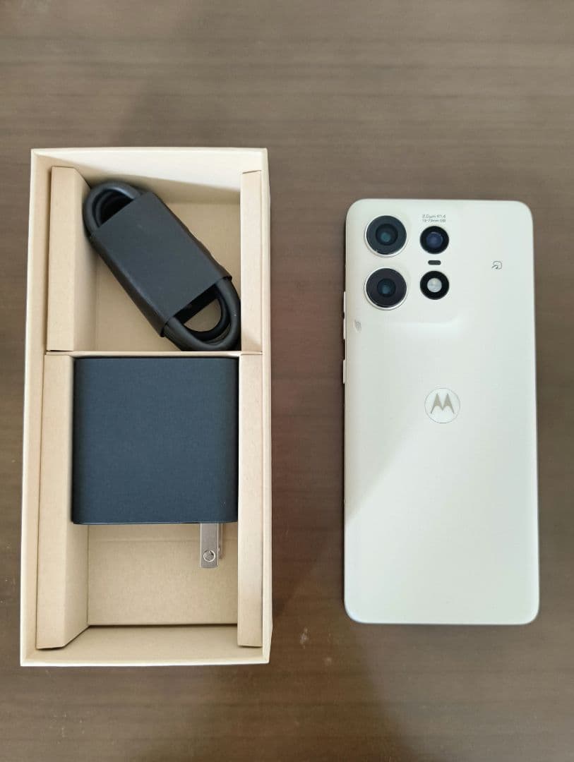 Motorola edge 50s PRO バニラ 本体