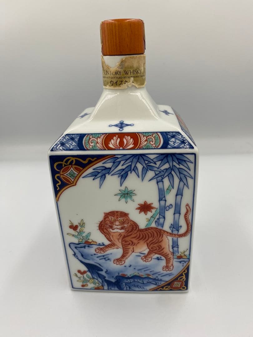 サントリー ボトルコレクション 染錦松竹梅寅文角型瓶 有田焼 空瓶