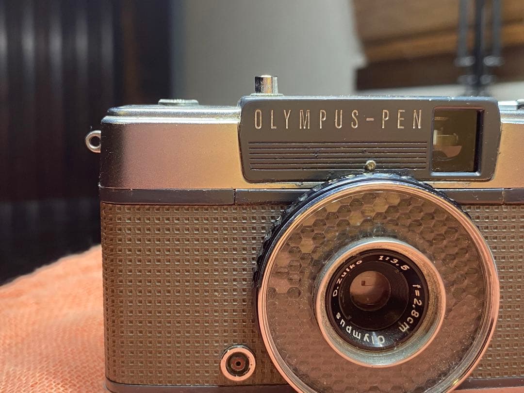 ハーフカメラ　オリンパス　PEN-EE （完全駆動品）