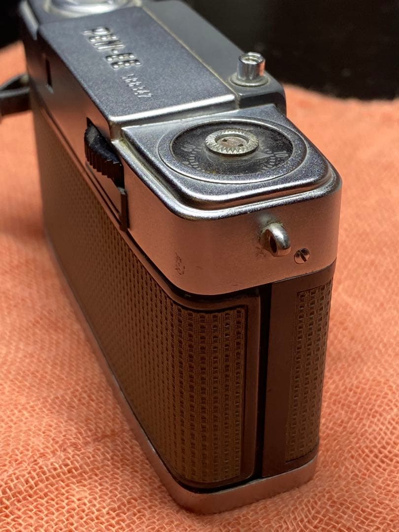 ハーフカメラ　オリンパス　PEN-EE （完全駆動品）