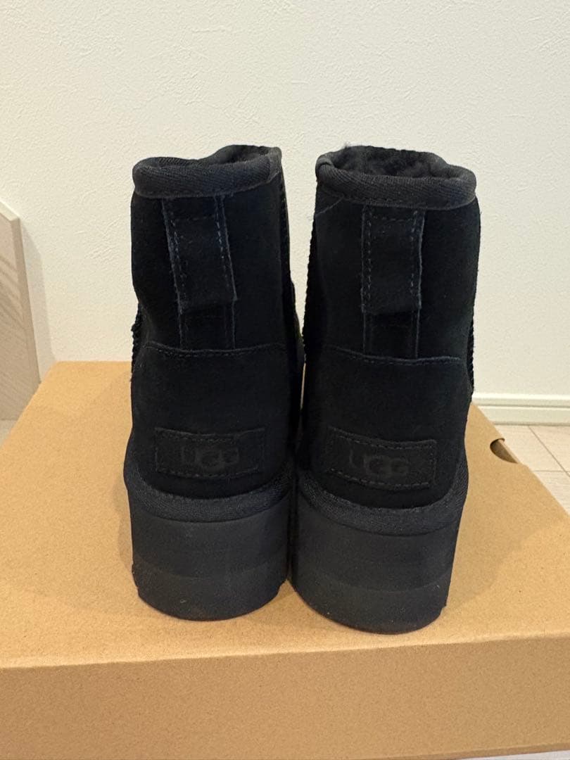 新品未使用!UGG CLASSIC MINI PLATFORM 黒　23cm