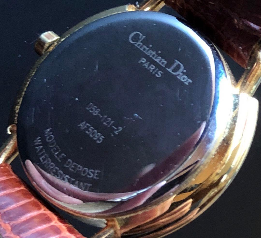 クリスチャンディオール婦人腕時計D58-121-2 ほのかなピンクがあるシェル盤