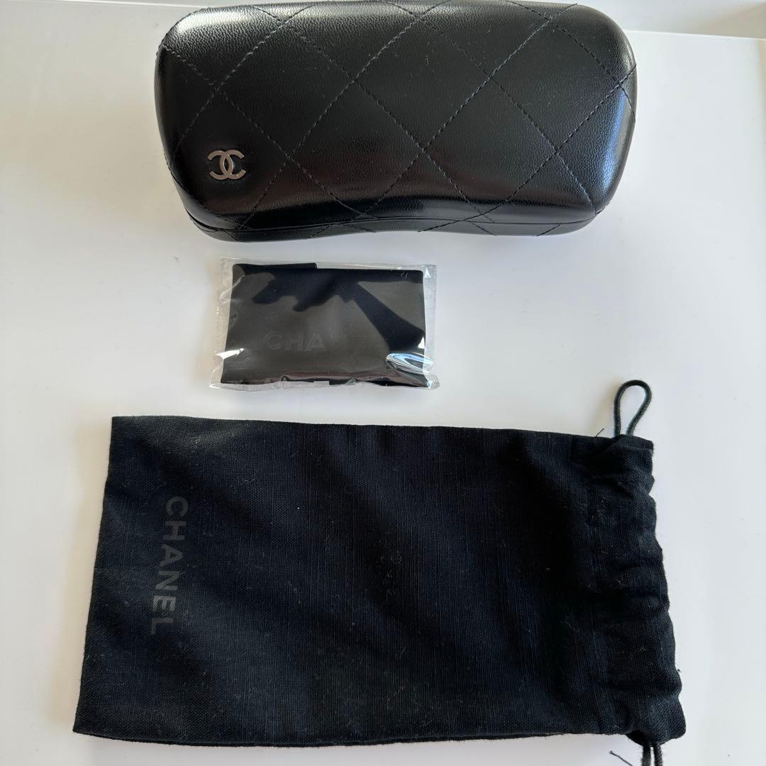 Chanel サングラス ブラック チェーン　ケース付き