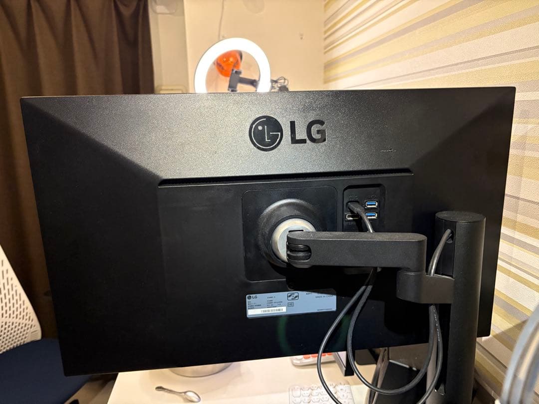 LG 27UN880 B 4K 60hz モニター