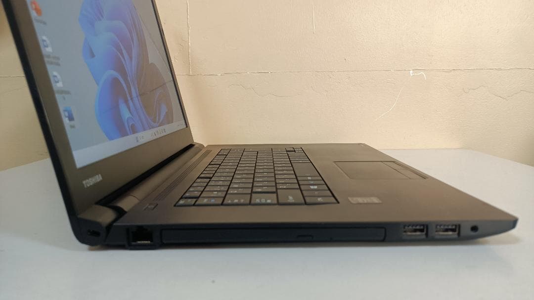 美品ノートパソコンTOSHIBA第五世代Core i5 SSD256Gメモリ8G